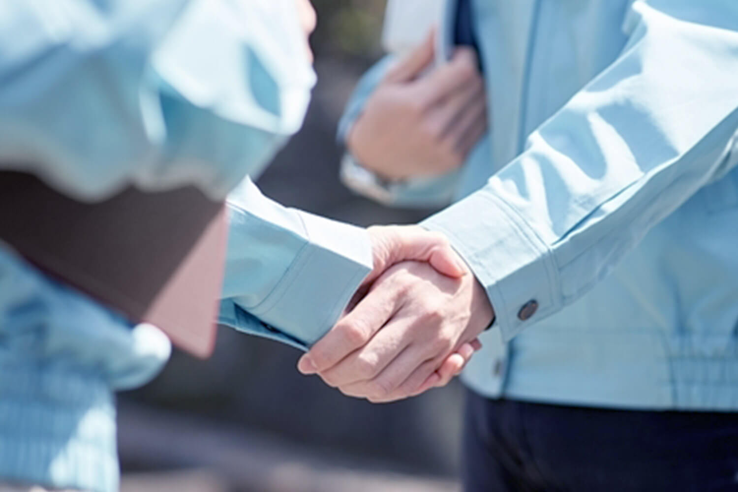 人を人として遇する。